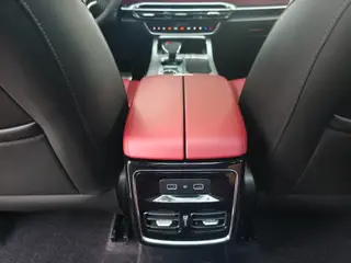 Jetour X70 PRO 2023 1.6TD DCT Enjoy with pleasure PRO 7 seat interior photo 14 Jetour X70 PRO 2023 1.6TD DCT Enjoy with pleasure PRO 7 seat interior photo 14