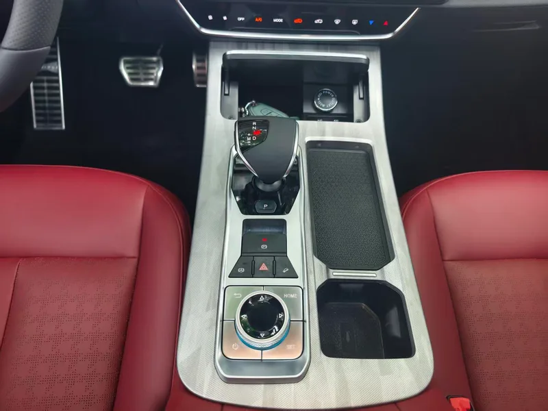 Jetour X70 PRO 2023 1.6TD DCT Enjoy with pleasure PRO 7 seat interior photo 15 Jetour X70 PRO 2023 1.6TD DCT Enjoy with pleasure PRO 7 seat interior photo 15