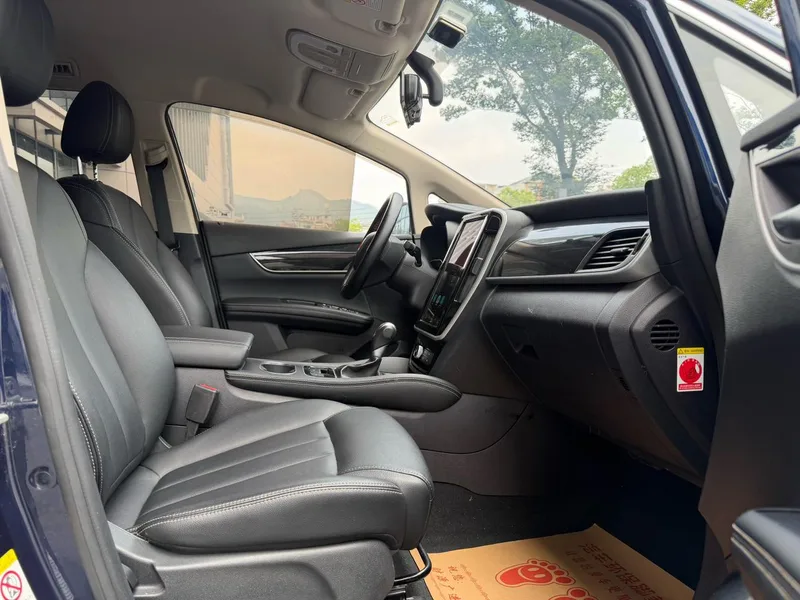 BYD Song MAX 2017 1.5T Auto Zhilian Luxury Model 7 seat interior photo 12 BYD Song MAX 2017 1.5T Auto Zhilian Luxury Model 7 seat interior photo 12