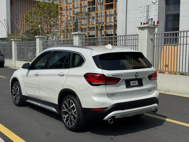 BMW X1 2022 xDrive25Li Premium Class exterior photo 5 BMW X1 2022 xDrive25Li Premium Class exterior photo 5