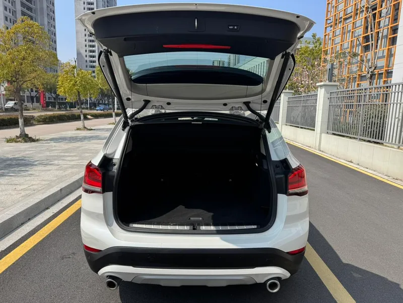BMW X1 2022 xDrive25Li Premium Class interior photo 10 BMW X1 2022 xDrive25Li Premium Class interior photo 10