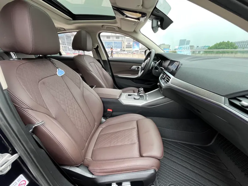 BMW 3 Series 2022 Restyling 325i M Sports Night Suit interior photo 13 BMW 3 Series 2022 Restyling 325i M Sports Night Suit interior photo 13