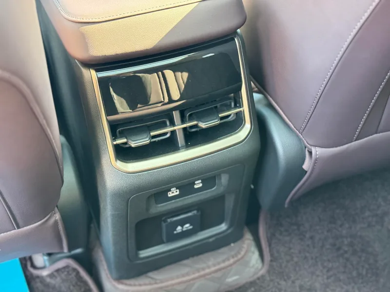 Jetour X90 PRO 2024 1.6TD DCT Luxury Edition interior photo 12 Jetour X90 PRO 2024 1.6TD DCT Luxury Edition interior photo 12