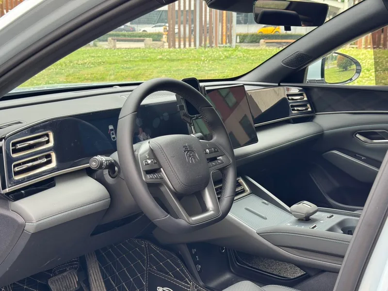 BYD Qin L 2025 Version de conduite intelligente DM-i 80KM Leader intérieur photo 10