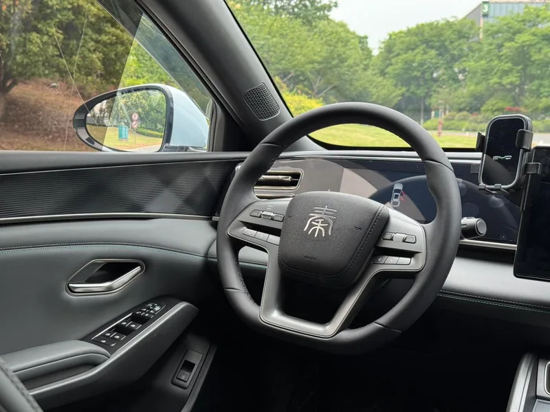 BYD Qin L 2025 Version de conduite intelligente DM-i 80KM Leader intérieur photo 13