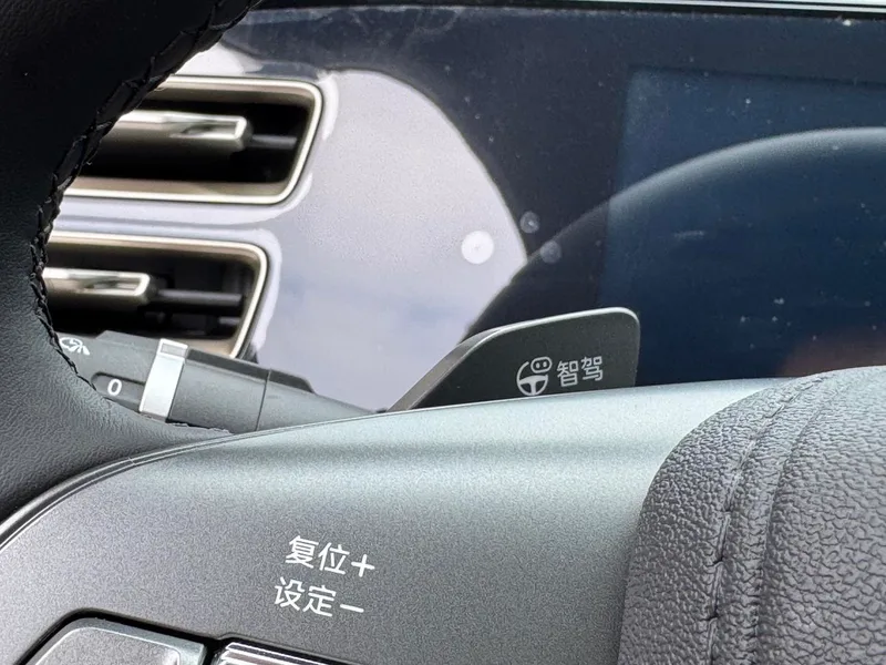 BYD Qin L 2025 Version de conduite intelligente DM-i 80KM Leader intérieur photo 14