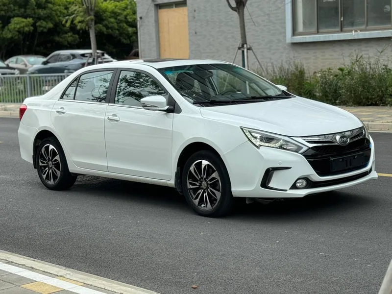 BYD Qin DM 2015 1.5T Double Crown Flagship Plus version exterior photo 3 BYD Qin DM 2015 1.5T Double Crown Flagship Plus version exterior photo 3