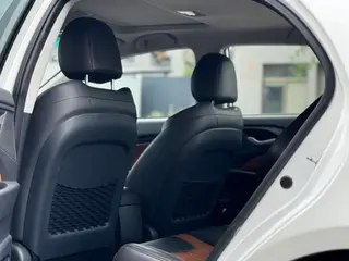 BYD Qin DM 2015 1.5T Double Crown Flagship Plus version interior photo 6 BYD Qin DM 2015 1.5T Double Crown Flagship Plus version interior photo 6