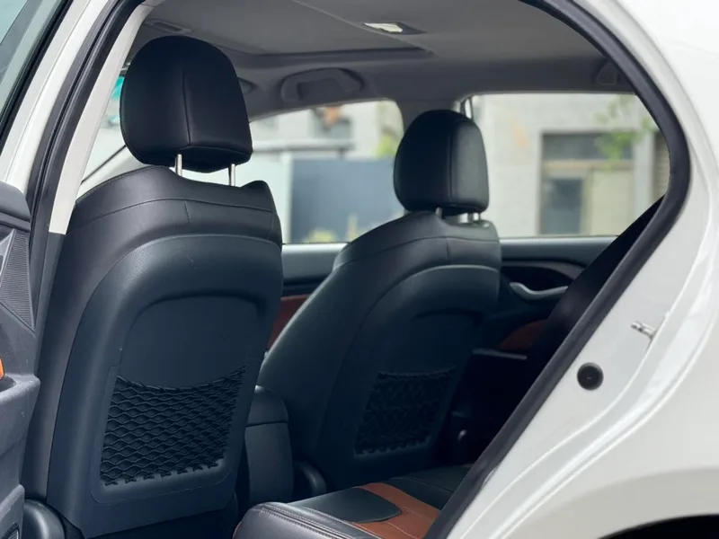 BYD Qin DM 2015 1.5T Double Crown Flagship Plus version interior photo 6 BYD Qin DM 2015 1.5T Double Crown Flagship Plus version interior photo 6