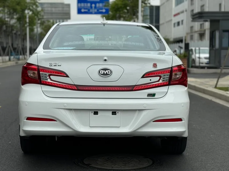 BYD Qin DM 2015 1.5T Double Crown Flagship Plus version interior photo 8 BYD Qin DM 2015 1.5T Double Crown Flagship Plus version interior photo 8
