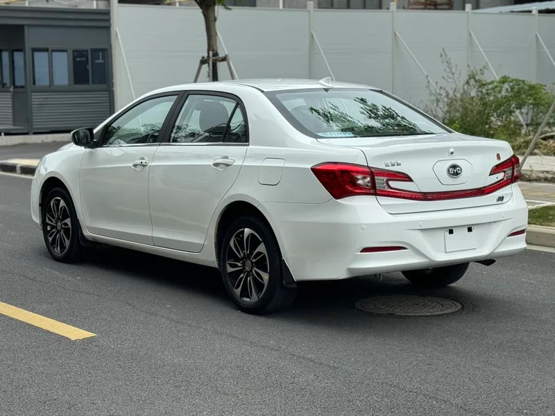 BYD Qin DM 2015 1.5T Double Crown Flagship Plus version interior photo 9 BYD Qin DM 2015 1.5T Double Crown Flagship Plus version interior photo 9