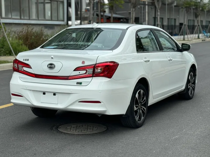 BYD Qin DM 2015 1.5T Double Crown Flagship Plus version interior photo 10 BYD Qin DM 2015 1.5T Double Crown Flagship Plus version interior photo 10