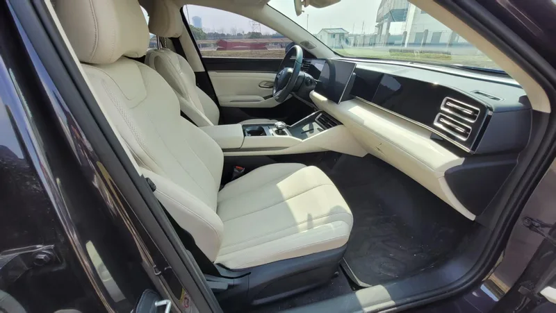 BYD Qin L 2025 Smart Driving Version DM-i 80KM Transcendent interior photo 11 BYD Qin L 2025 Smart Driving Version DM-i 80KM Transcendent interior photo 11