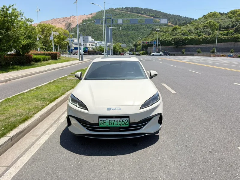 BYD SEAL 06DM 2025 Smart Driving Version DM-i 120KM Honor type exterior photo 2 BYD SEAL 06DM 2025 Smart Driving Version DM-i 120KM Honor type exterior photo 2