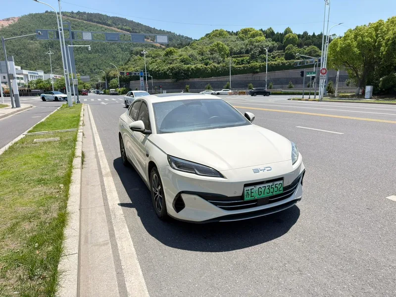 BYD SEAL 06DM 2025 Smart Driving Version DM-i 120KM Honor type exterior photo 3 BYD SEAL 06DM 2025 Smart Driving Version DM-i 120KM Honor type exterior photo 3