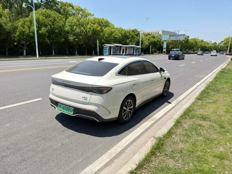 BYD SEAL 06DM 2025 Smart Driving Version DM-i 120KM Honor type exterior photo 5 BYD SEAL 06DM 2025 Smart Driving Version DM-i 120KM Honor type exterior photo 5