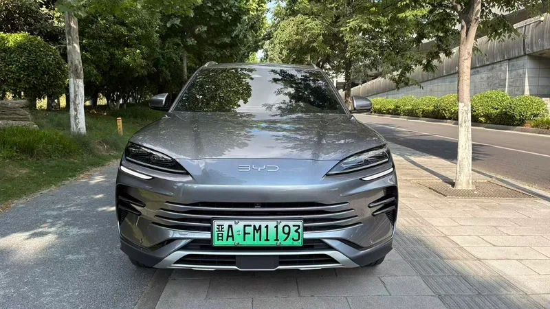 BYD Song PLUS DM 2025 DM-i 112KM Tipo de honor exterior foto 2 BYD Song PLUS DM 2025 DM-i 112KM Tipo de honor exterior foto 2