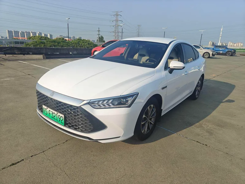 BYD Qin PLUS 2023 DM-i Edición campeona 55KM Líder exterior foto 1 BYD Qin PLUS 2023 DM-i Edición campeona 55KM Líder exterior foto 1