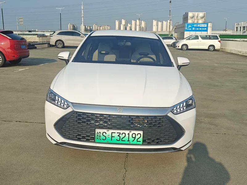 BYD Qin PLUS 2023 DM-i Edición campeona 55KM Líder exterior foto 2 BYD Qin PLUS 2023 DM-i Edición campeona 55KM Líder exterior foto 2
