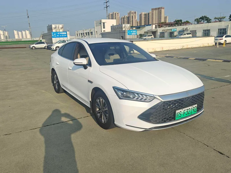 BYD Qin PLUS 2023 DM-i Edición campeona 55KM Líder exterior foto 3 BYD Qin PLUS 2023 DM-i Edición campeona 55KM Líder exterior foto 3