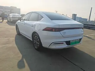 BYD Qin PLUS 2023 DM-i Edición campeona 55KM Líder exterior foto 4 BYD Qin PLUS 2023 DM-i Edición campeona 55KM Líder exterior foto 4