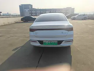 BYD Qin PLUS 2023 DM-i Edición campeona 55KM Líder exterior foto 6 BYD Qin PLUS 2023 DM-i Edición campeona 55KM Líder exterior foto 6