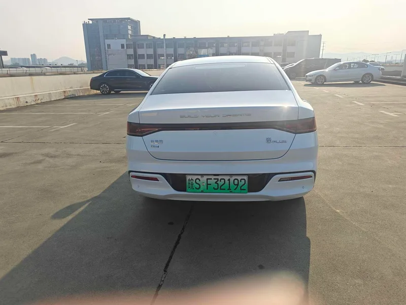 BYD Qin PLUS 2023 DM-i Edición campeona 55KM Líder exterior foto 6 BYD Qin PLUS 2023 DM-i Edición campeona 55KM Líder exterior foto 6