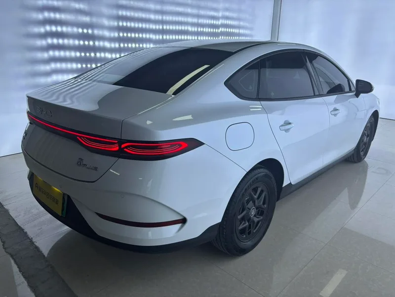 BYD Qin PLUS 2025 Smart Driving Version DM-i 55KM Leading Type exterior photo 4