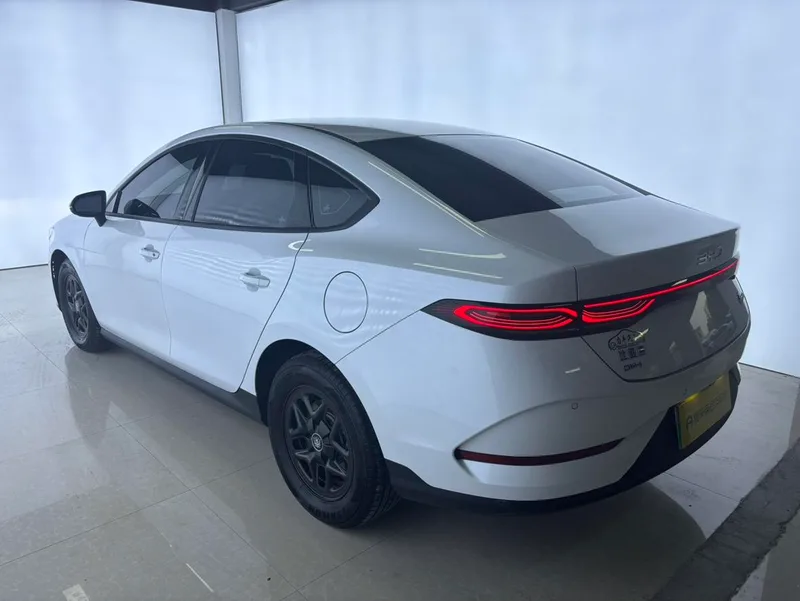BYD Qin PLUS 2025 Smart Driving Version DM-i 55KM Leading Type exterior photo 6