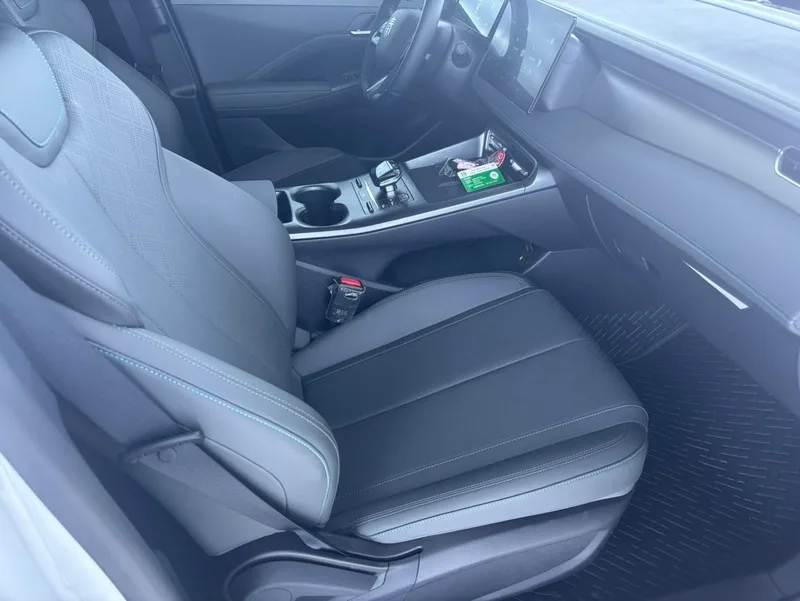 BYD Qin PLUS 2025 Smart Driving Version DM-i 55KM Leading Type interior photo 9
