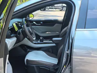 BYD Qin PLUS 2024 Glory Edition DM-i 55KM Leading Type interior photo 11 BYD Qin PLUS 2024 Glory Edition DM-i 55KM Leading Type interior photo 11