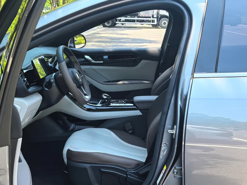 BYD Qin PLUS 2024 Glory Edition DM-i 55KM Leading Type interior photo 11 BYD Qin PLUS 2024 Glory Edition DM-i 55KM Leading Type interior photo 11