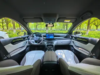 BYD Qin PLUS 2024 Glory Edition DM-i 55KM Leading Type interior photo 13 BYD Qin PLUS 2024 Glory Edition DM-i 55KM Leading Type interior photo 13