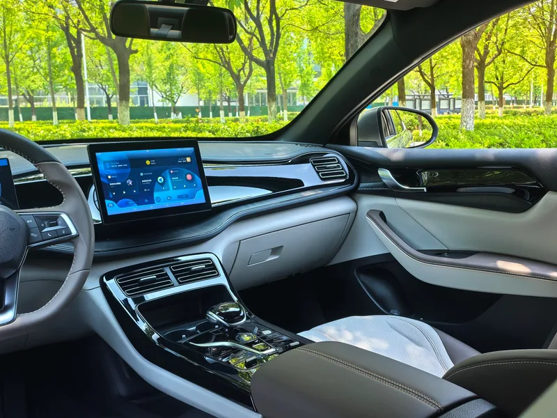 BYD Qin PLUS 2024 Glory Edition DM-i 55KM Leading Type interior photo 16 BYD Qin PLUS 2024 Glory Edition DM-i 55KM Leading Type interior photo 16