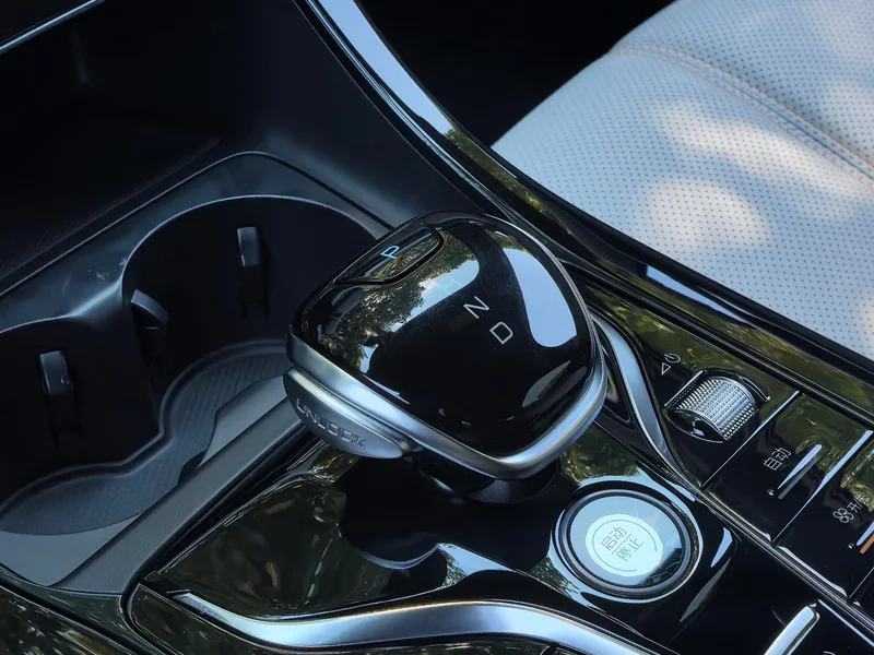 BYD Qin PLUS 2024 Glory Edition DM-i 55KM Leading Type interior photo 17 BYD Qin PLUS 2024 Glory Edition DM-i 55KM Leading Type interior photo 17