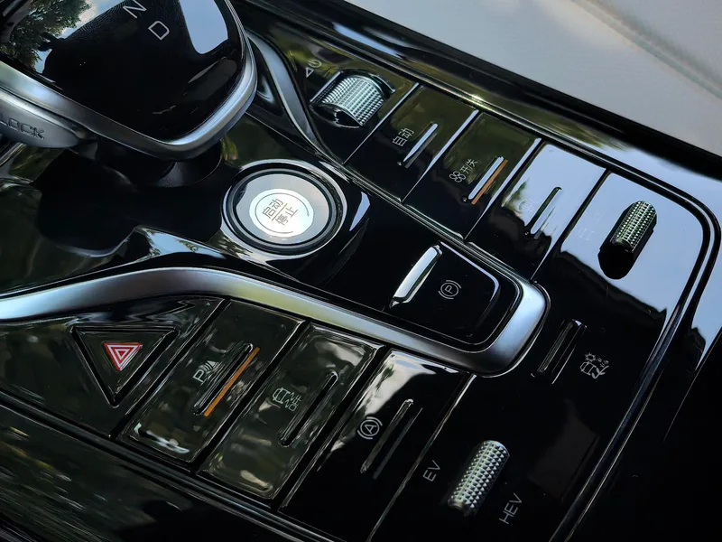 BYD Qin PLUS 2024 Glory Edition DM-i 55KM Leading Type interior photo 19 BYD Qin PLUS 2024 Glory Edition DM-i 55KM Leading Type interior photo 19