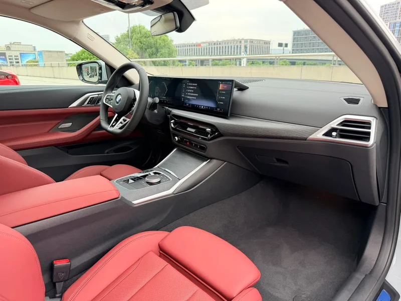 BMW 4 Series 2024 425i M Conjunto deportivo interior foto 9 BMW 4 Series 2024 425i M Conjunto deportivo interior foto 9
