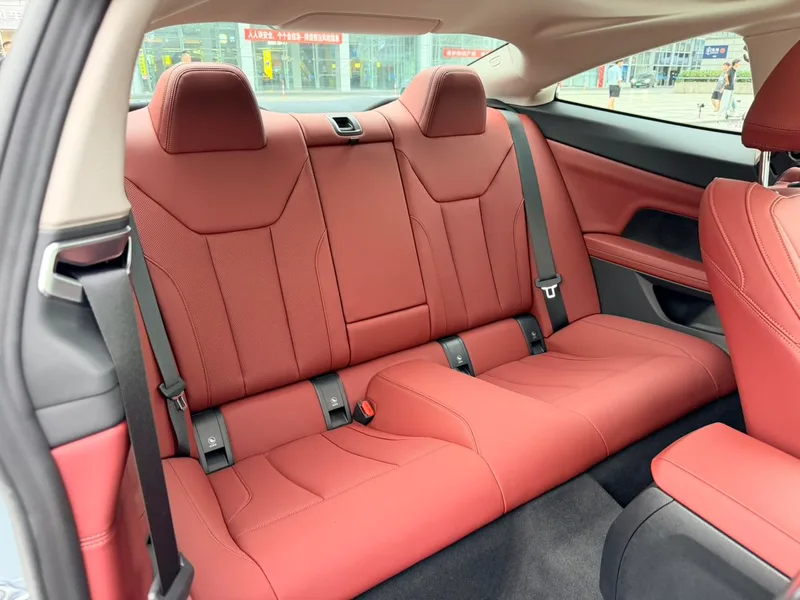 BMW 4 Series 2024 425i M Conjunto deportivo interior foto 10 BMW 4 Series 2024 425i M Conjunto deportivo interior foto 10