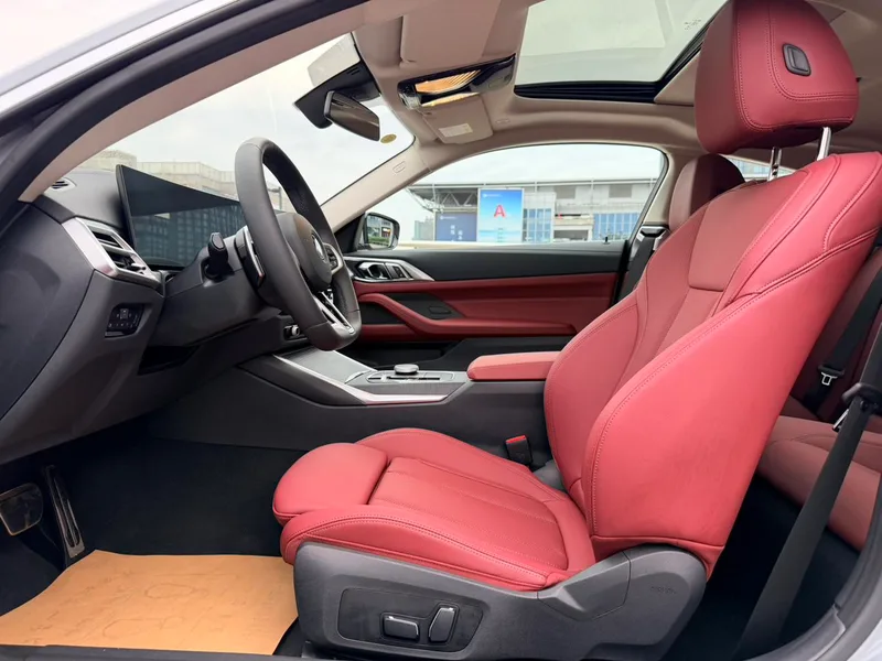 BMW 4 Series 2024 425i M Conjunto deportivo interior foto 12 BMW 4 Series 2024 425i M Conjunto deportivo interior foto 12
