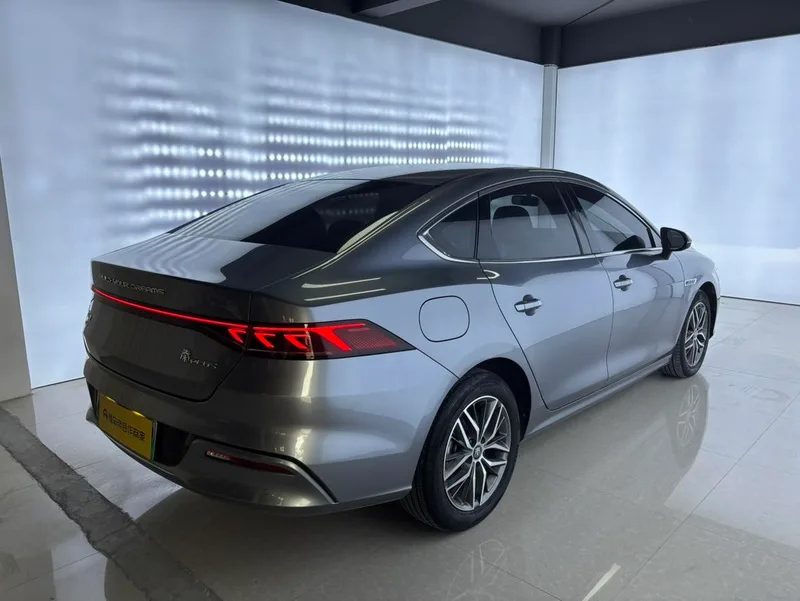 BYD Qin PLUS 2021 DM-i 55KM Flagship exterior photo 4 BYD Qin PLUS 2021 DM-i 55KM Flagship exterior photo 4