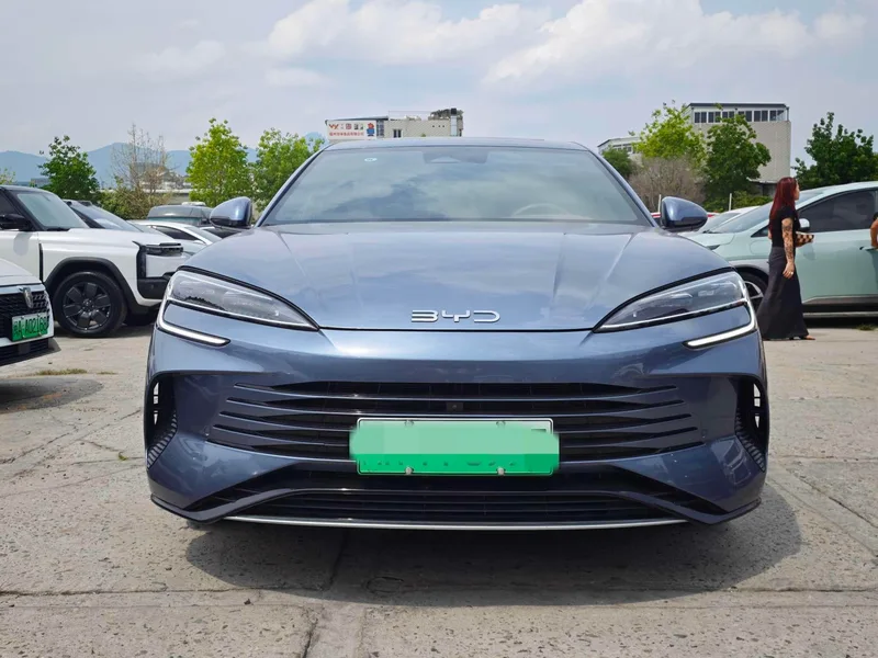 BYD Seal 2023 DM-i 1.5L 121KM Premium Trim exterior photo 2