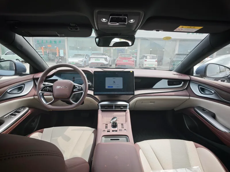 BYD Seal 2023 DM-i 1.5L 121KM Premium Trim interior photo 6