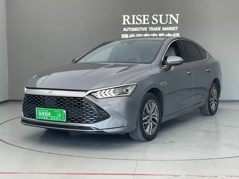BYD Qin PLUS 2024 Edición Gloria DM-i 120KM Tipo de excelencia exterior foto 1 BYD Qin PLUS 2024 Edición Gloria DM-i 120KM Tipo de excelencia exterior foto 1