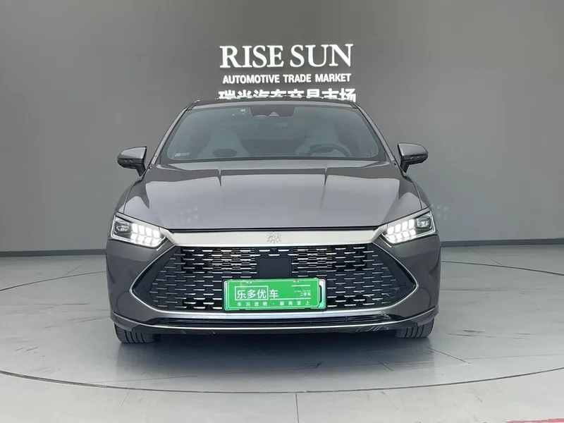 BYD Qin PLUS 2024 Edición Gloria DM-i 120KM Tipo de excelencia exterior foto 2 BYD Qin PLUS 2024 Edición Gloria DM-i 120KM Tipo de excelencia exterior foto 2