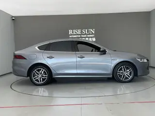 BYD Qin PLUS 2024 Edición Gloria DM-i 120KM Tipo de excelencia interior foto 10 BYD Qin PLUS 2024 Edición Gloria DM-i 120KM Tipo de excelencia interior foto 10