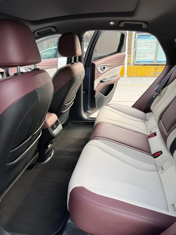BYD Seal 2024 Glory Edition DM-i 1.5L 121KM Premium Trim interior photo 7 BYD Seal 2024 Glory Edition DM-i 1.5L 121KM Premium Trim interior photo 7