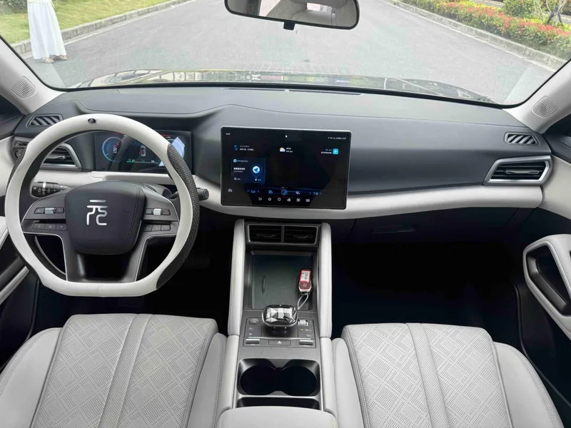 BYD Yuan UP 2024 401KM Leading Type interior photo 11 BYD Yuan UP 2024 401KM Leading Type interior photo 11