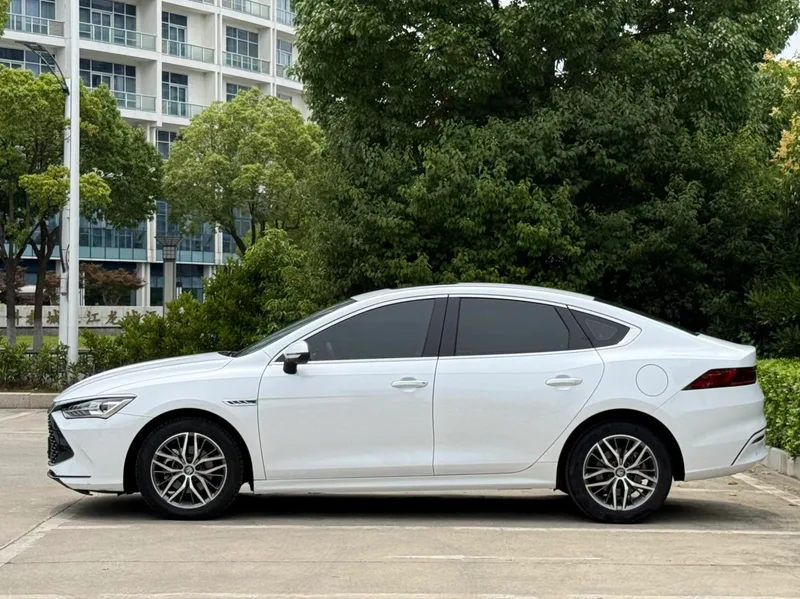 BYD Qin PLUS 2023 DM-i Champion Edition 55KM Transcendent exterior photo 3 BYD Qin PLUS 2023 DM-i Champion Edition 55KM Transcendent exterior photo 3