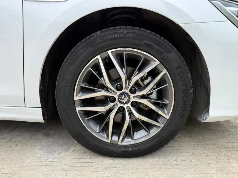 BYD Qin PLUS 2023 DM-i Champion Edition 55KM Transcendent interior photo 11 BYD Qin PLUS 2023 DM-i Champion Edition 55KM Transcendent interior photo 11