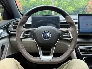 BYD Qin PLUS 2023 DM-i Champion Edition 55KM Transcendent interior photo 15 BYD Qin PLUS 2023 DM-i Champion Edition 55KM Transcendent interior photo 15